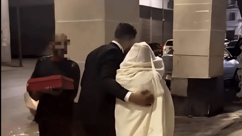 شاب جزائري يتحدى التقاليد.. وهذا ما فعله يوم زفافه!