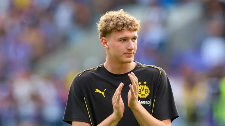 مَن هو بن قارة الوافد الجديد إلى بيت “الخضر”؟