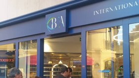 هذه حسابات ومزايا افتتاح أول بنك جزائري في فرنسا