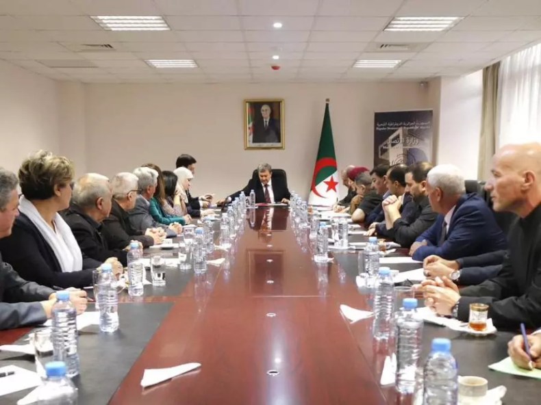 Le ministre de la Communication rencontre des directeurs de journaux privés