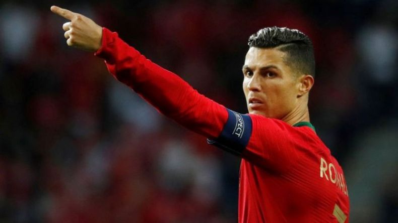 رونالدو “يُدغدغ” ترامب و”يَخِزُ” ميسي