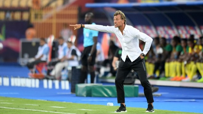 “منتخب الجزائر طلب خدماتي بعد رحيل بلماضي”