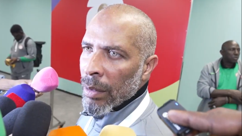 مدرب نيجيريا يتهم لاعبي الكونغو الديمقراطية بممارسة السحر