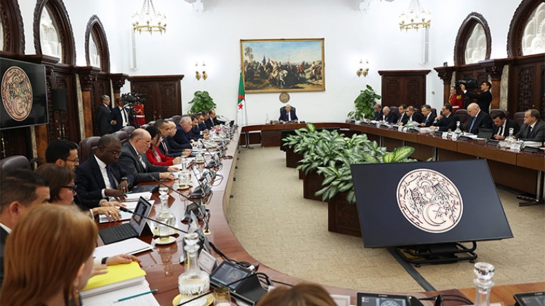 الرئيس تبون يأمر بالتحضير لمشروع رفع الحد الأدنى للأجور ومنحة البطالة