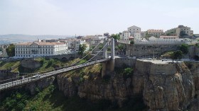 خالد يصبغ الجسور المعلقة وسمير يُعبّد الطرق المؤدية إلى المغارات