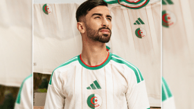 محاربو الصحراء” بِلباسهم الجديد أمام السعودية