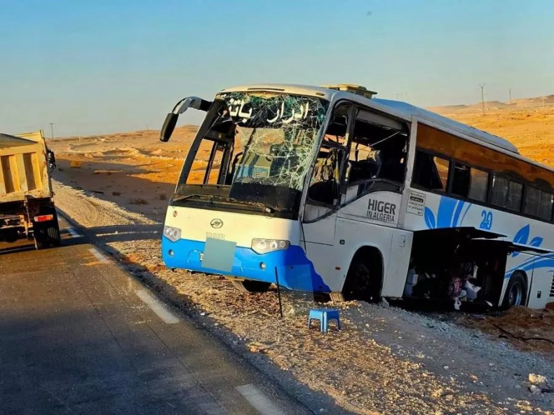 Collision entre deux bus à Meniaa: 28 blessés à différents degrés de gravité
