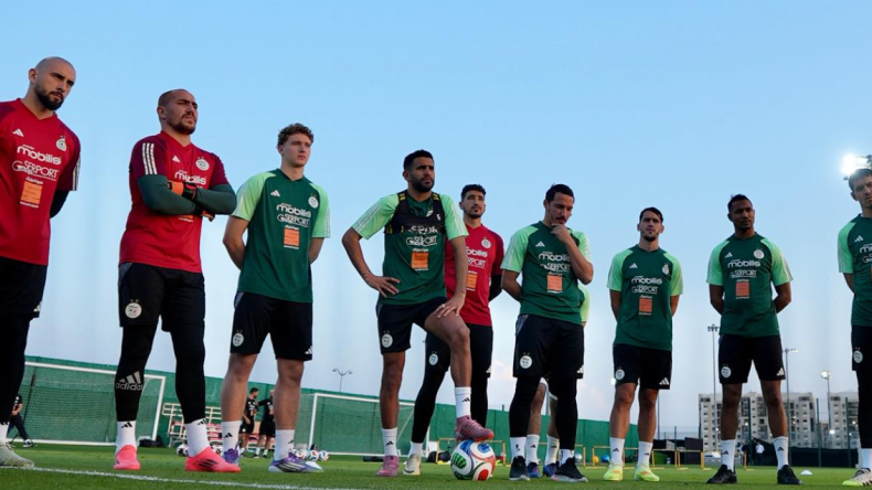 بالصور.. “الخضر” يشرعون في التحضير لمواجهة المنتخب السعودي