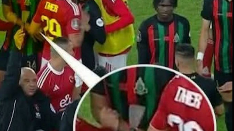 بالفيديو.. جماهير الجيش الملكي ترشق لاعبي الأهلي المصري بقارورات وأداة حادة