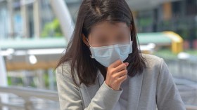 أطباء ينصحون: “الكمامة ضرورية للمصابين.. واحموا المسنين والأطفال”