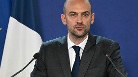 وزير خارجية فرنسا يلغم زيارة زميله في الحكومة إلى الجزائر