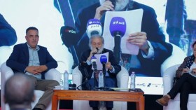 الجزائر “احتضنتني عدة مرات”… وسأغني لأدباء جزائريين