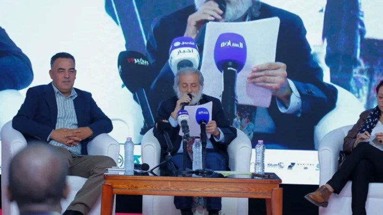 الجزائر “احتضنتني عدة مرات”… وسأغني لأدباء جزائريين