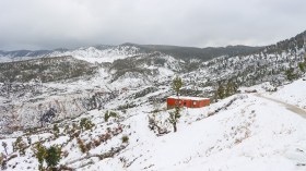 الثلوج تغطي المرتفعات وتبشر بموسم فلاحي جيد