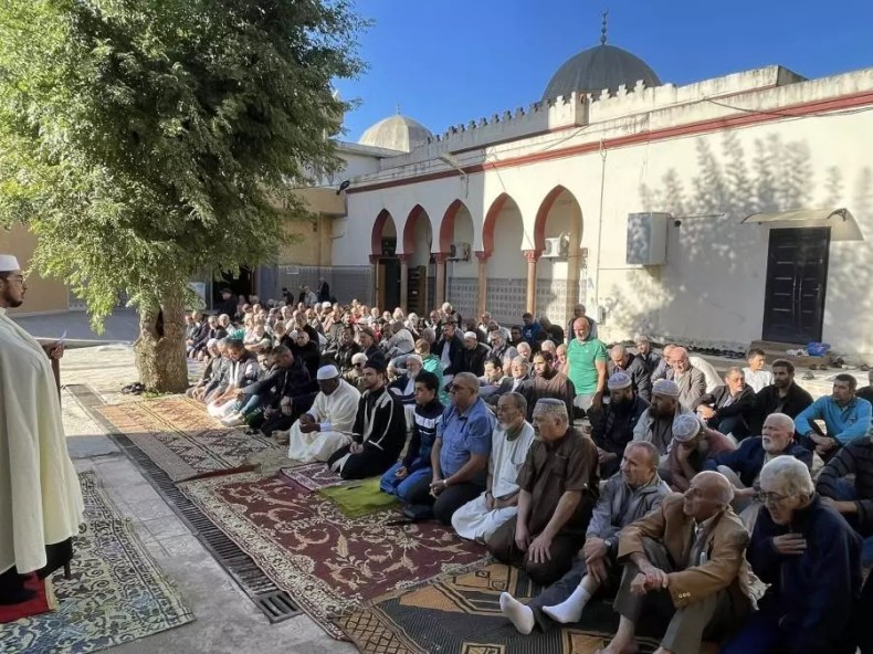 Accomplissement de Salat El-istisqa à travers toutes les mosquées du pays