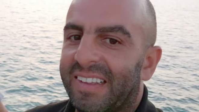 الجزائري بطل القطار يغادر المستشفى.. هذا ما كتبته الصحف البريطانية!