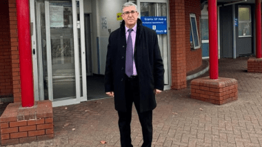 Le Consul Général d’Algérie à Londres s’enquiert de l’état de santé de Samir Zitouni