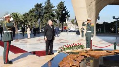 Le président de la République se recueille à la mémoire des martyrs de la Glorieuse Guerre de libération nationale