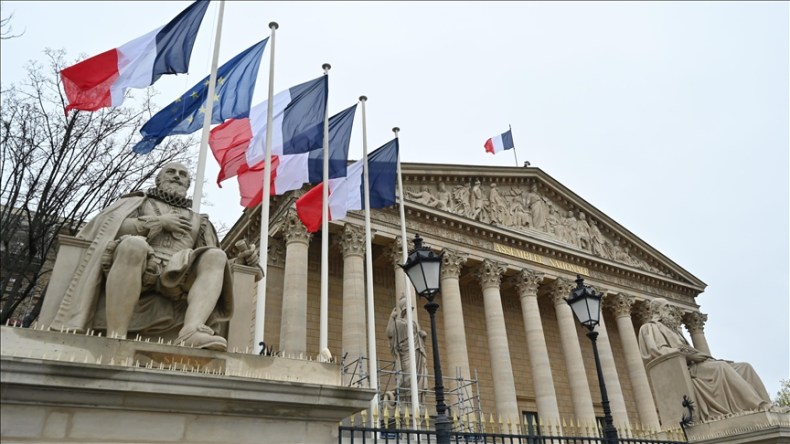 Assemblée Française: Réactions en chaîne islamophobes en raison de la présence de jeunes filles voilées