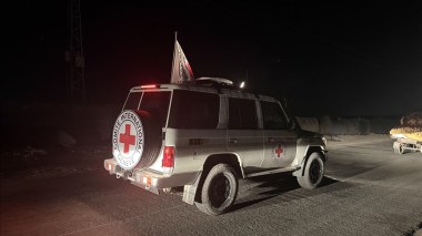 Hamas remet les dépouilles de trois otages israéliens dans le cadre de l’accord de cessez-le-feu