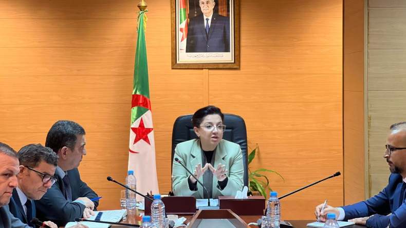 تطوير ورقمنة قطاع التجارة الداخلية.. هذا ما أكدته عبد اللطيف