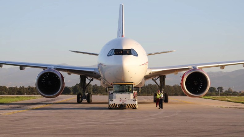 بالصور والفيديو.. هذه الطائرة الجديدة التي استلمتها الجوية الجزائرية