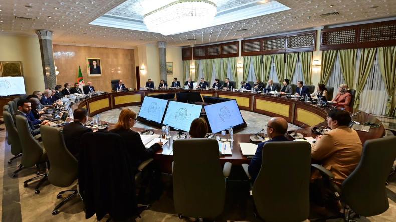 قانون المرور وتحديث خدمات “اتصالات الجزائر”.. هذا أبرز ما درسته الحكومة