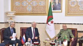 الفريق أول شنقريحة يستقبل مسؤول عسكري روسي رفيع