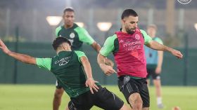 ثلاثي خط الوسط الأساسي في “الكان” يشدّ الفضوليين