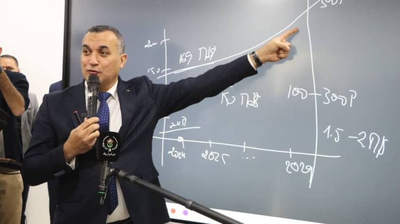 يوفر 480 منصب عمل.. زروقي يُدشن مركز الاتصال المشترك