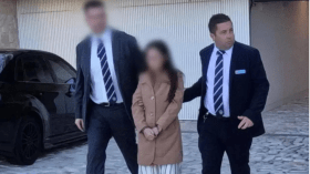 احتالت على زبائنها بـ 70 مليون دولار.. عرّافة في قبضة الشرطة!