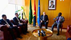 عطاف يحل بأنغولا للمشاركة في القمة الـ7 للتعاون والشراكة بين الاتحاد الافريقي والاتحاد الأوروبي