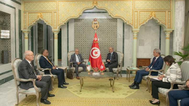 وزير الخارجية التونسي يؤكد أن الجزائر وتونس تقفان دوما إلى جانب بعضهما