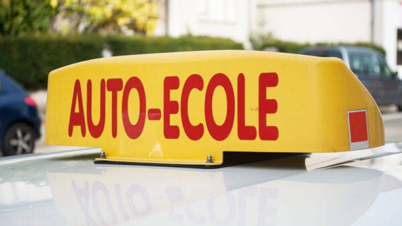 تعليم السياقة.. منصة رقمية شاملة و1000 سؤال بانتظار المترشحين