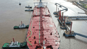 رويترز: خفر السواحل الأمريكي يلاحق ناقلة نفط قبالة سواحل فنزويلا