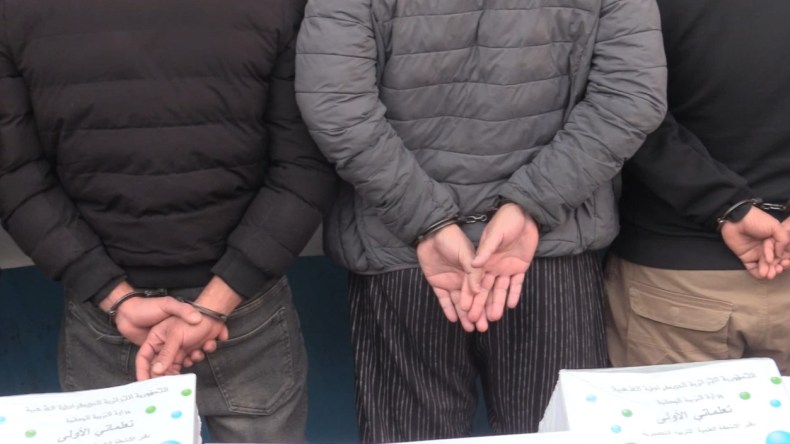 توقيف 7 موظفين عموميين بتهمة سرقة الكتب المدرسية