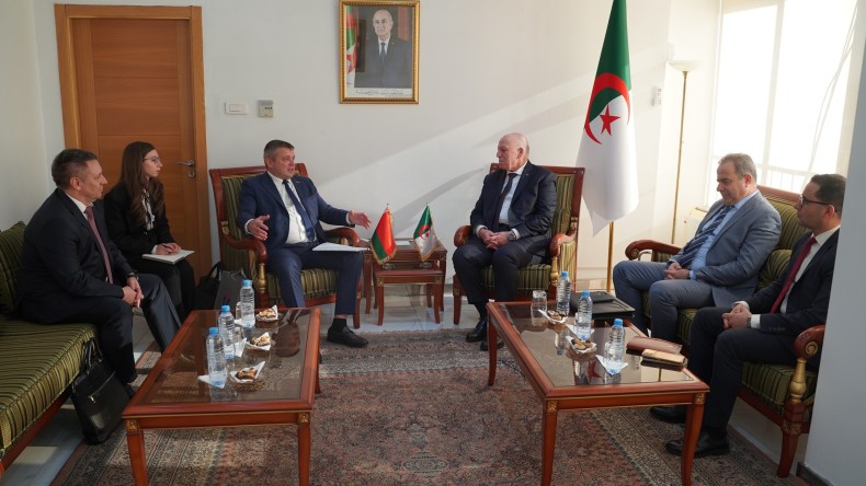 الجزائر وبيلاروسيا توسّعان التعاون الصناعي والفلاحي