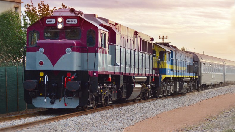 تكنولوجيا أمريكية بسواعد جزائرية لإعادة تهيئة 20 قاطرة “ديزل” قديمة (صور)