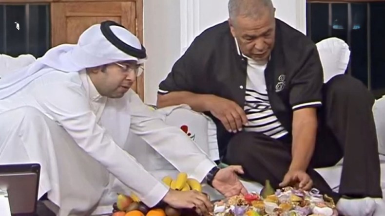 علي بن شيخ من محلل رياضي إلى سفير للثقافة الجزائرية في قطر (فيديو)