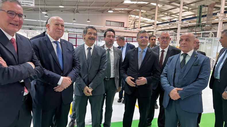 بشير وبو الزرد يتفقدان “شركة PEC” التونسية