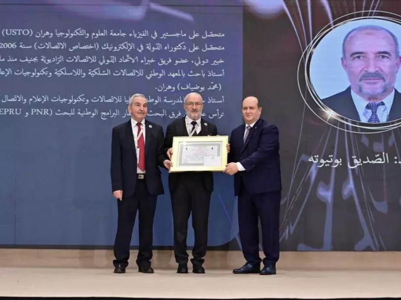 Le Premier ministre préside la cérémonie de remise du Prix du président de la République pour la littérature et la langue arabe