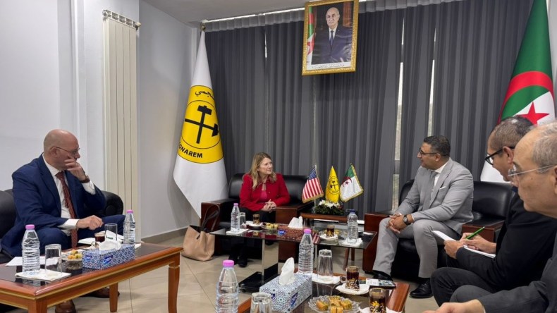 اتفاق جزائري–أمريكي لتعزيز الاستثمار المنجمي