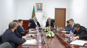 جلسة عمل لتعزيز التنسيق وضمان تموين السوق بالأدوية