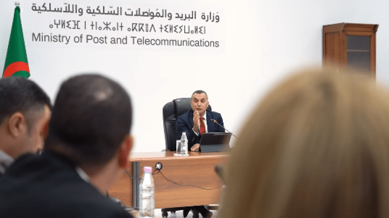 زروقي يبحث مع المتعاملين الاقتصاديين سُبل تطوير مراكز الاتصال