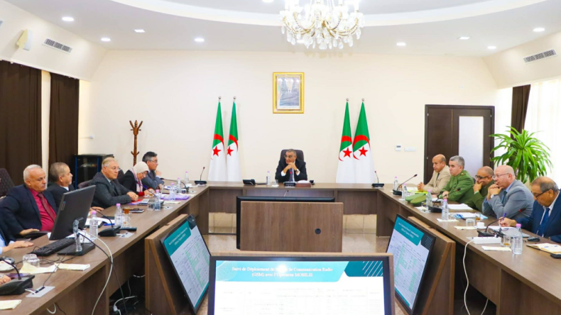 جلاوي يترأس اجتماعا خاصا بمشروع غار جبيلات