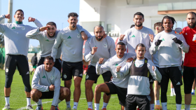 هذه هي القنوات الناقلة لمباراة الجزائر والسودان