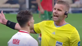 لقطة طريفة في نهائي كأس العرب.. الحكم السويدي ينفعل ويرد باللغة العربية (فيديو)