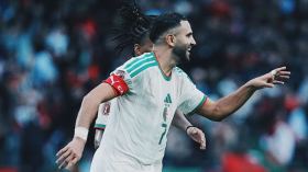 محرز ينال جائزة أحسن لاعب