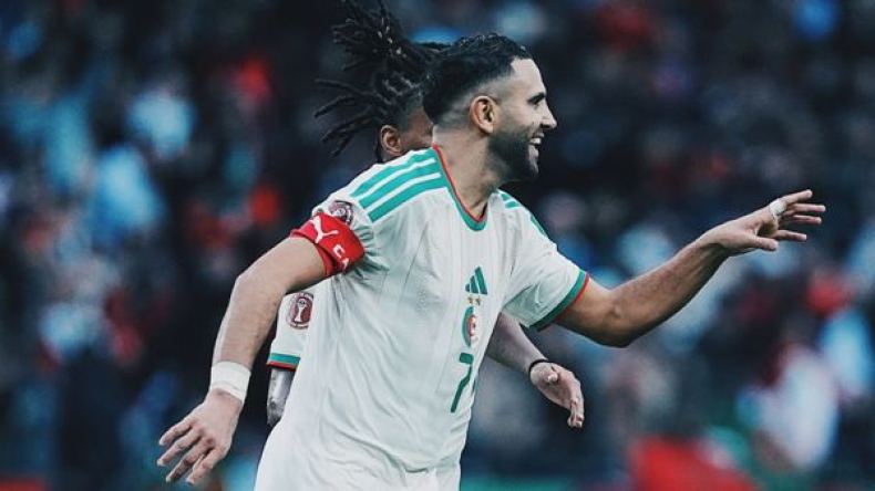 محرز ينال جائزة أحسن لاعب