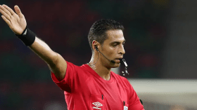 حكم مصري لإدارة مباراة الجزائر والسودان